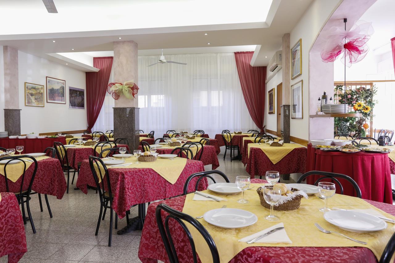 Hotel Susanna Rimini Exterior photo